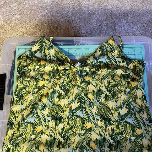 ARITZIA - Sz M - EUC - Nino Blouse with green and yellow pattern - Picture 2 of 6